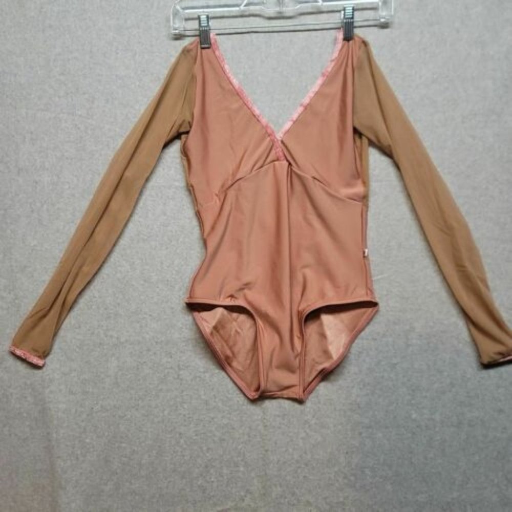 Roseywood Yumiko Leo